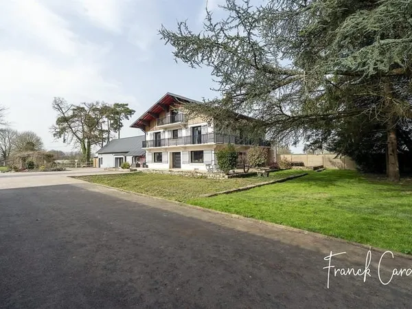 À vendre Propriété de caractère sur 1,2 hectare, au coeu