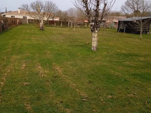 Vends terrain à bâtir