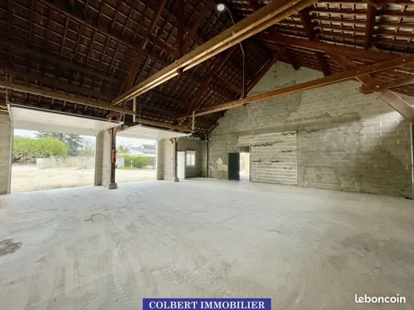 Local 350 m² Monéteau