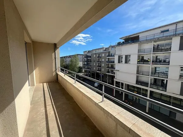 Appartement de Type 3 avec balcon, cave et garage double !!
