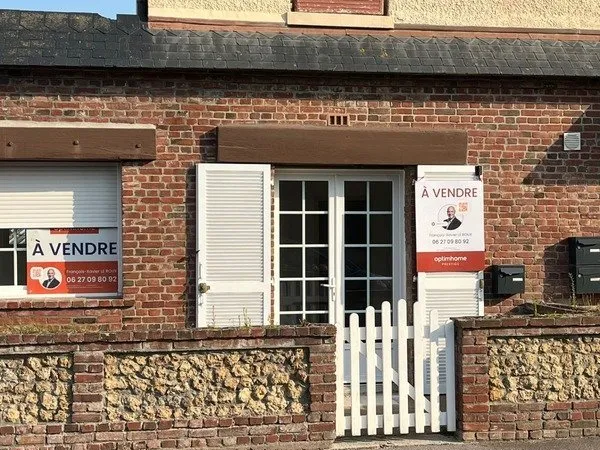 Appartement T1 totalement rénové de 40 M2 à 250 M à pied de la mer et proche de l'hippodrome de Deau