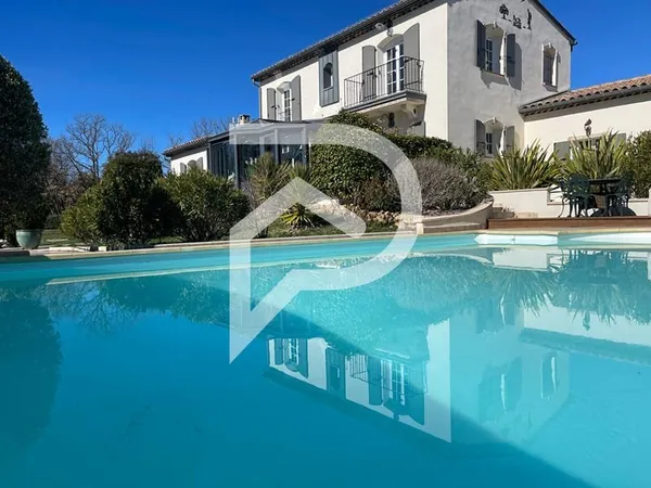 VILLA D'EXCEPTION 200 m2 PISCINE CHAUFFÉE, CALME, SUITES PARENTALES