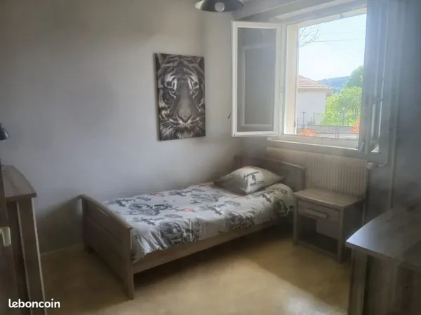 Chambre meublée
