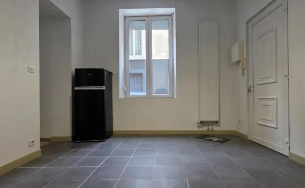 a vendre type 2 avec cour