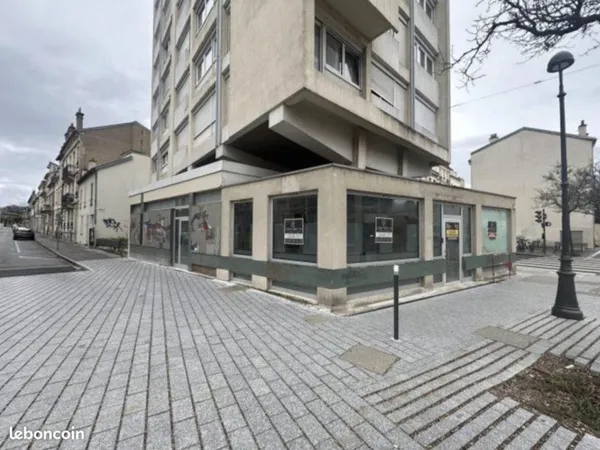 Local commercial 215 m²