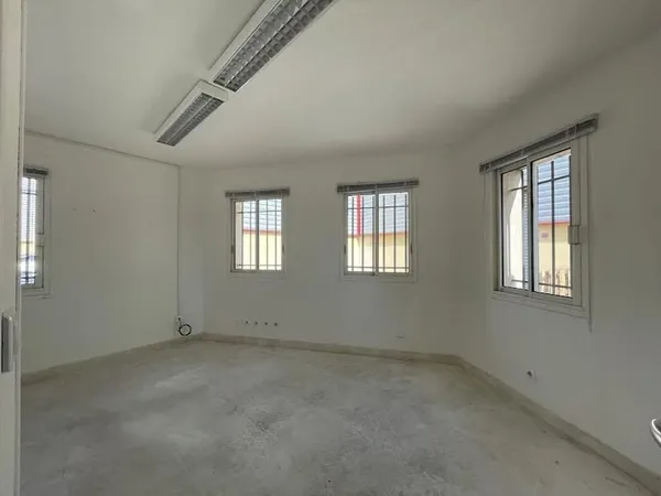 Local 2 pièces 42 m²