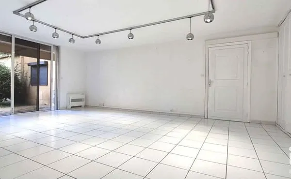Local commercial 139 m²