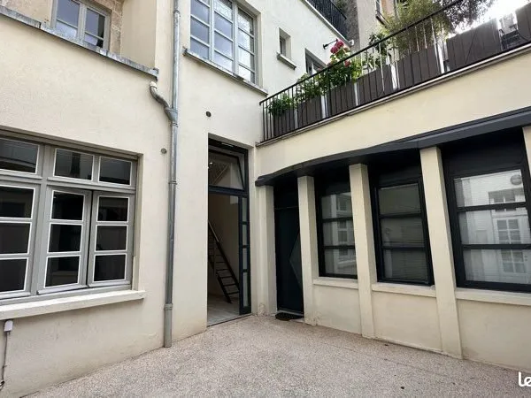 Beau Studio hyper centre avec mezzanine