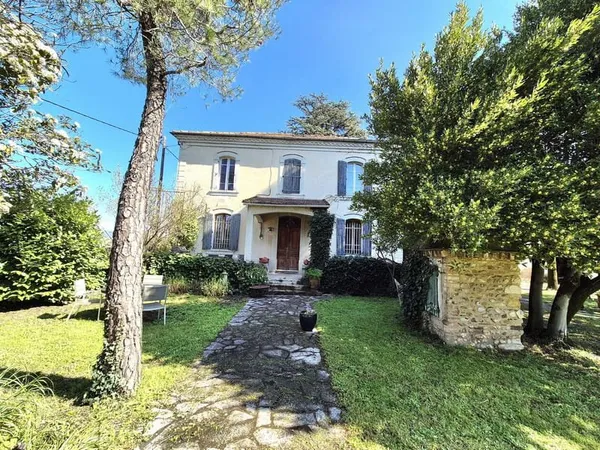 Maison familiale avec dépendances et terrain 1450 m2