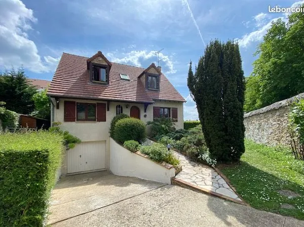 Maison 6 pièces sur sous-sol total aménagé avec chambre au Rdc