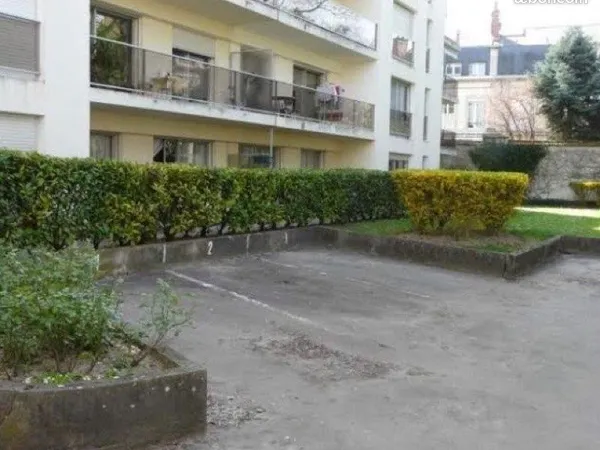 Parking exterieur sécurisé rue des Moissons