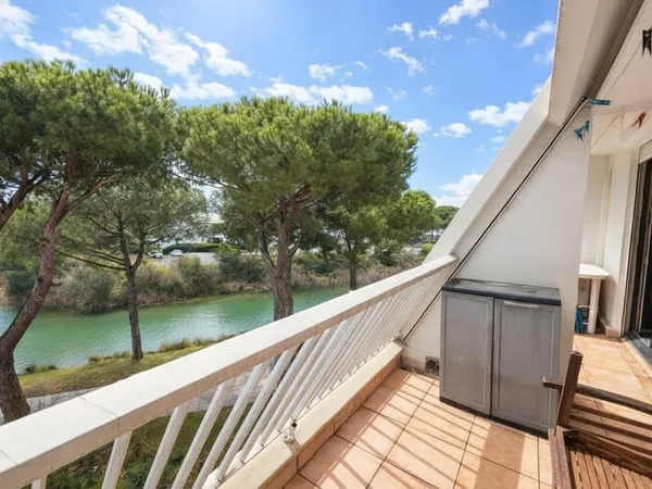 RARE : Vue ponant pour ce studio cabine avec terrasse