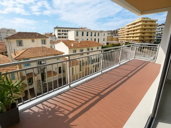 ROQUEBRUNE CAP MARTIN (CENTRE) T3 + TERRASSES + PARKING