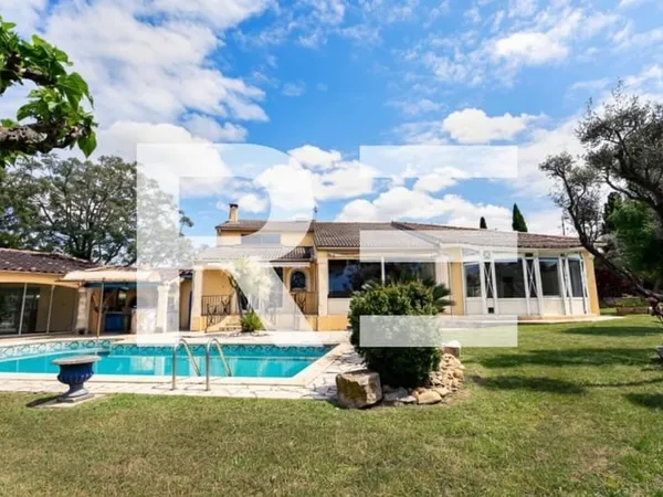 VENTE d'une maison de 6 pièces (318 m²) à BEAUVOISIN