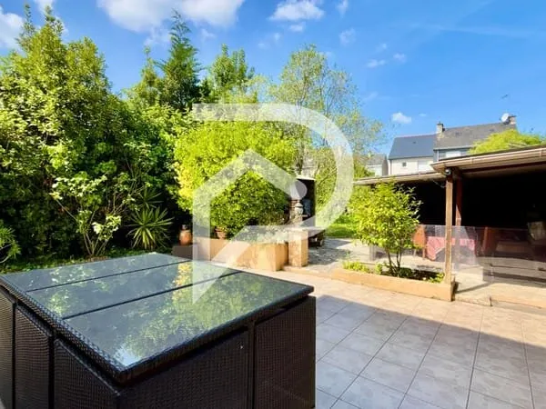 Maison familiale de 83 m2 non mitoyenne avec jardin, garage et bureau ? Quartier Penhoët