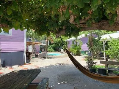 Beau complexe les pieds dans l'eau de 11 logements avec piscine