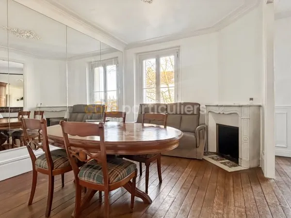 Appartement de caractère avec balcon - Bld V. Hugo