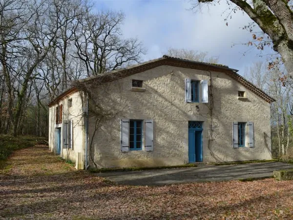 Dans magnifique site boisé de 2 ha Gasconne en pierres