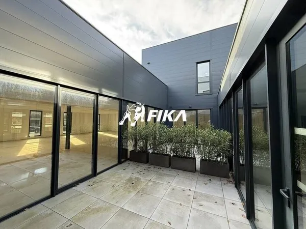 Bureaux 915 m²
