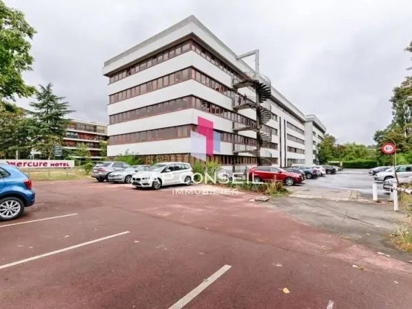 Bureaux 1019 m²
