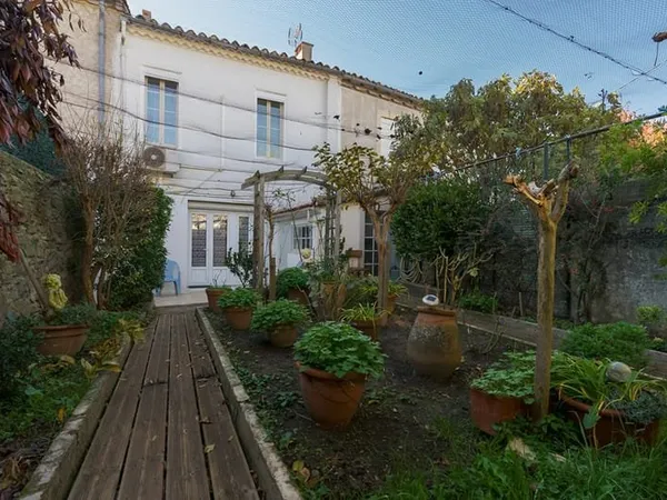 CARCASSONNE - PROCHE BOULEVARDS Maison T6 125m² (112m² hab.) avec jardin, dépendance, et pompe à cha