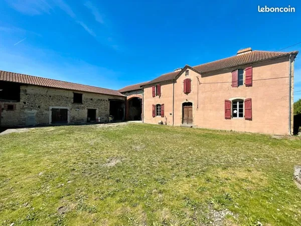 Grand corps de ferme à Rénover