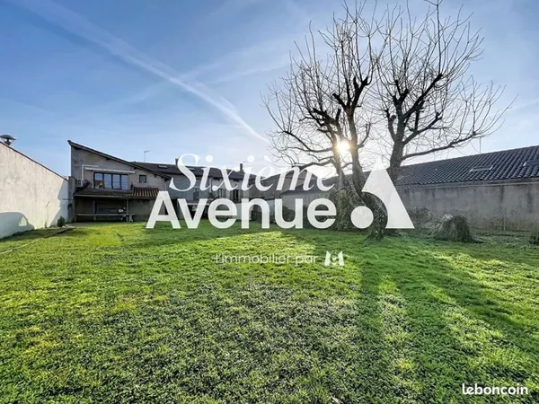 Maison de village 8 pièces 307 m²
