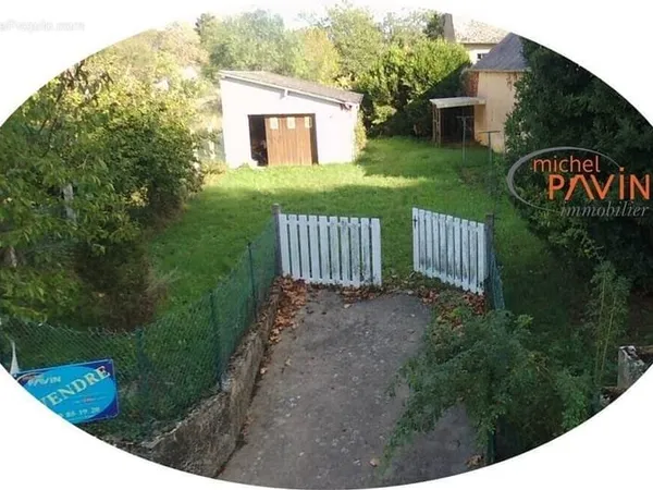 788 m² à Germigny-L'exempt