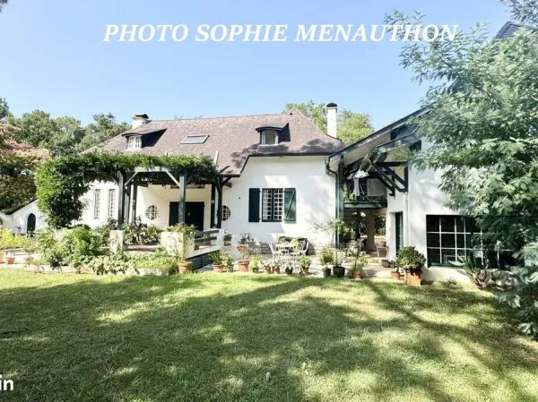 Propriété 8 pièces 192 m²