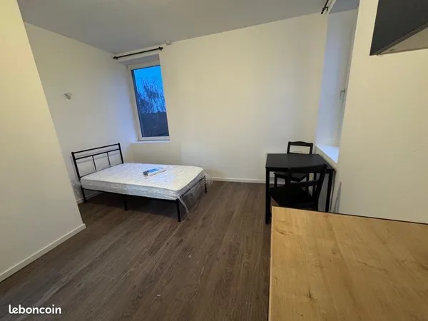 Chambre meublée dans une colocation refaite à neuf
