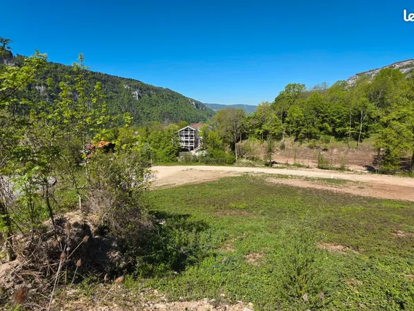 Terrain 2067 m² Nantua