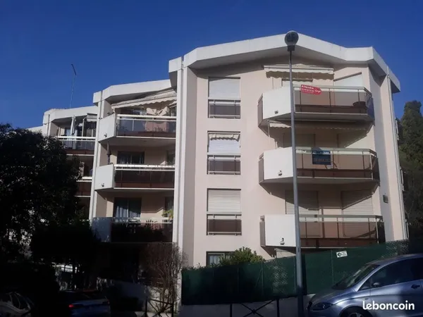 Studio meuble avec parking privatif