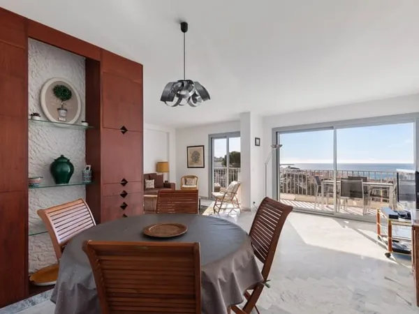 VENTE d'un appartement T2 (69 m²) au coeur de Cannes, VUE MER !