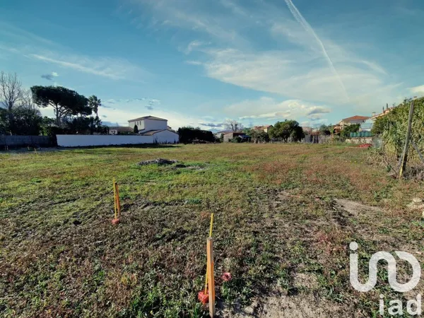 Terrain 745 m²