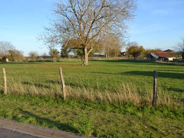 TERRAIN sur TRETEAU
