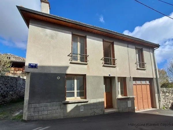 Maison de ville 5 pièces, avec extérieur privatif et garage à vendre (63)