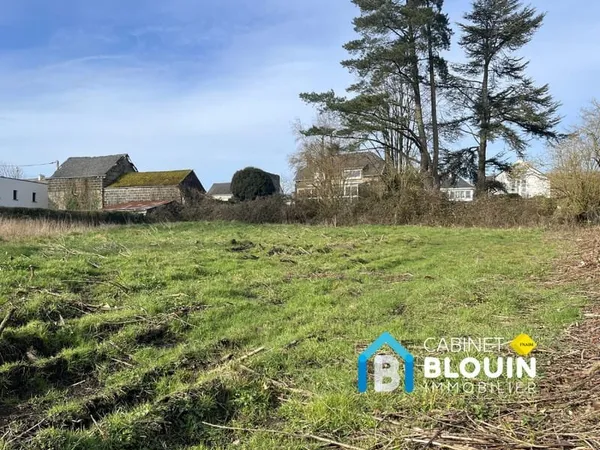 BOURG - TERRAIN A BATIR DE 1738 M²
