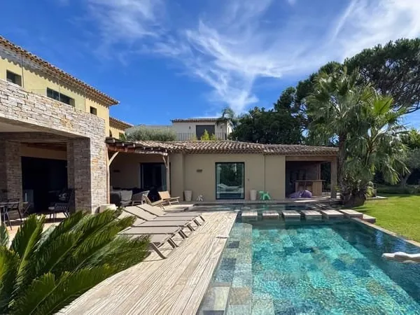 Saint-Tropez - Propriété contemporaine au coeur d'un domaine privé sécurisé