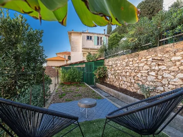 MAGNIFIQUE APPARTEMENT 2 PIECES ENTIEREMENT RENOVE AVEC VUE MER ET UN JARDIN DE 53M2 AVEC CABANON