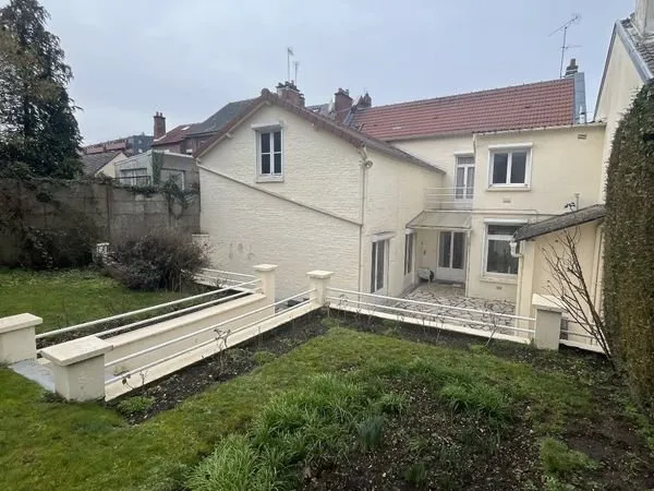 Maison 7 pièces 221 m²
