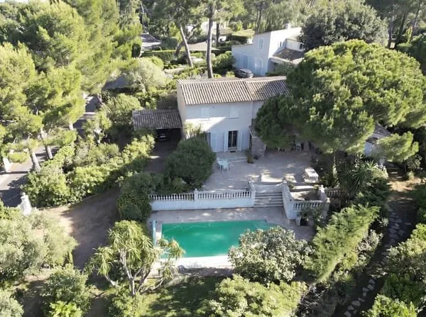 Juan les pins hauteurs, villa provencale avec piscine