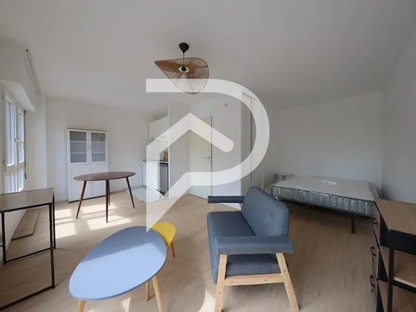 Studio meublé refait à neuf avec coin nuit