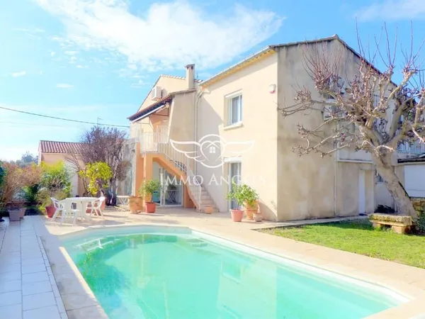 Maison T4/5 de 160m², grand garage, piscine et T2 indépendant