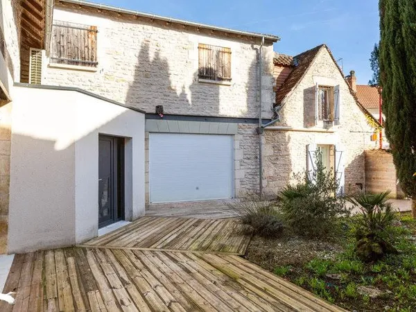 Maison de bourg de 6 pièces principales
