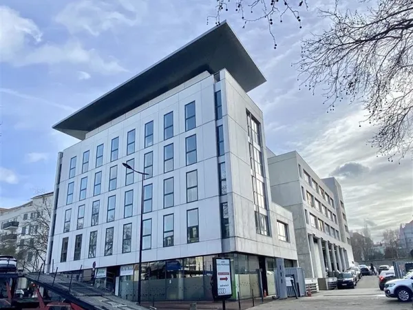 Immeuble de standing avec espaces exterieurs