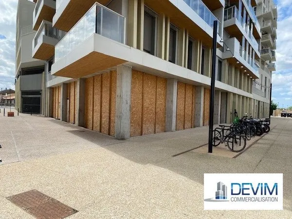 Local commercial 165 m²