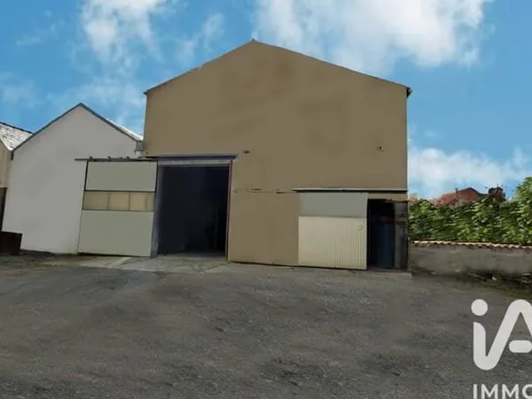 Local d’activité et entrepôt Vente Saint-Jean-d'Angély   175000€