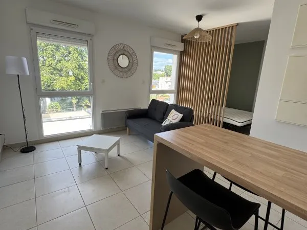 Location studio meublé avec coin nuit en bords de l'erdre quartier Tortière