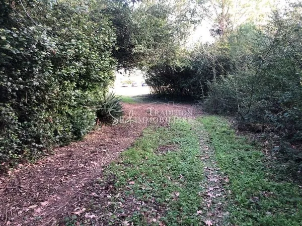 Terrain 2500 m²