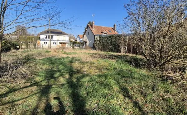 Terrain 750 m²
